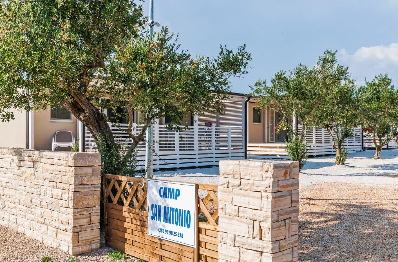 Hotel Camp San Antonio Biograd Na Moru Exterior foto